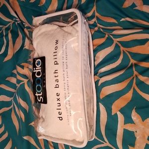 New in bag deluxe bath pillow